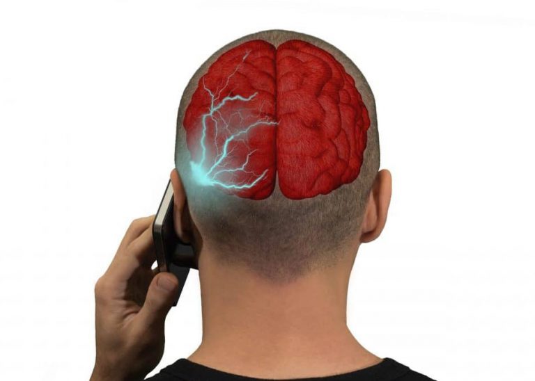 Tại sao không nên nghe điện thoại bằng tai trái? (Giải Đáp)